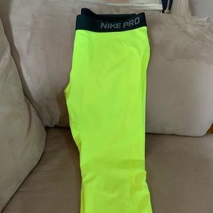 Women’s Nike work out capris